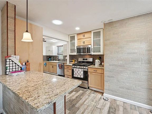 2nd image of 1015 Terramont Dr