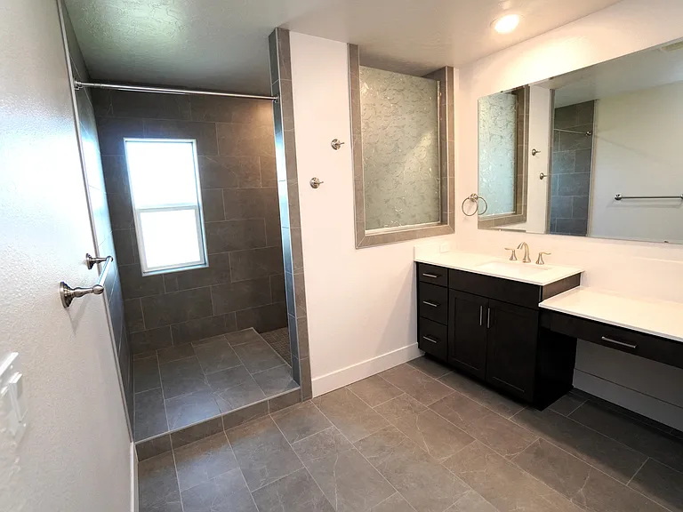 245 E Caldera St — Photo 37