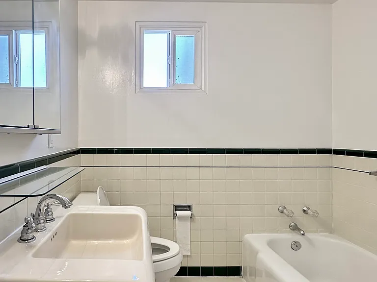 339 Paramount Dr — Photo 15