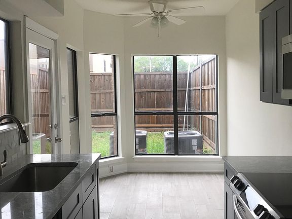 Kitchen Dining Area