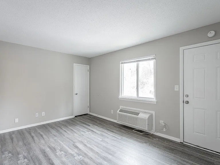113 Goodson Ave — Photo 4