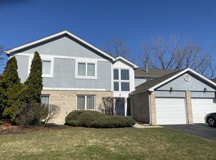 328 Frontage Rd APT 1B, Willowbrook, IL 60527