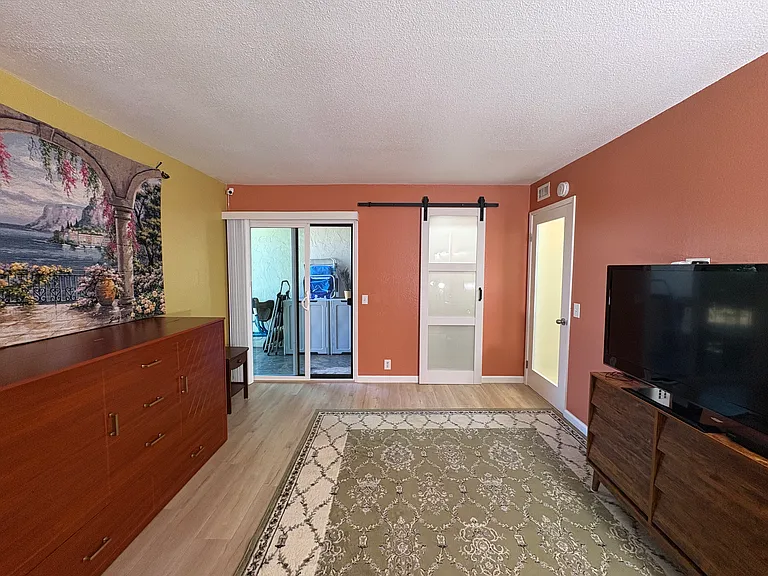 500 Glenwood Cir #122 — Photo 14