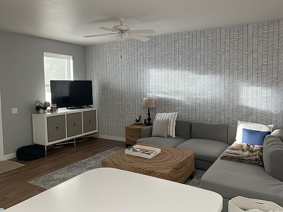 3rd image of 126 Day Lily Drive