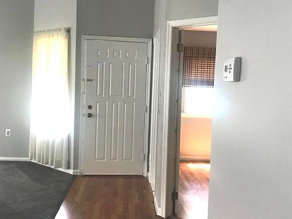 3rd image of 998A Thornbury Ln
