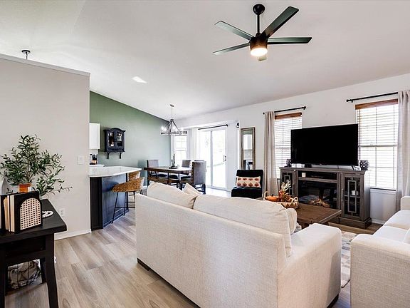 4th image of 2625 N Parkdale Ct