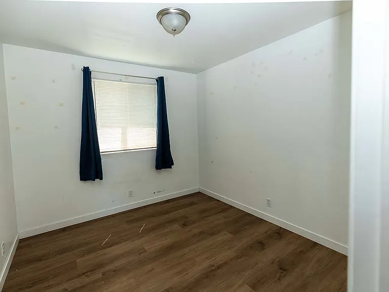 210 210/212 E 12th St #212 — Photo 10