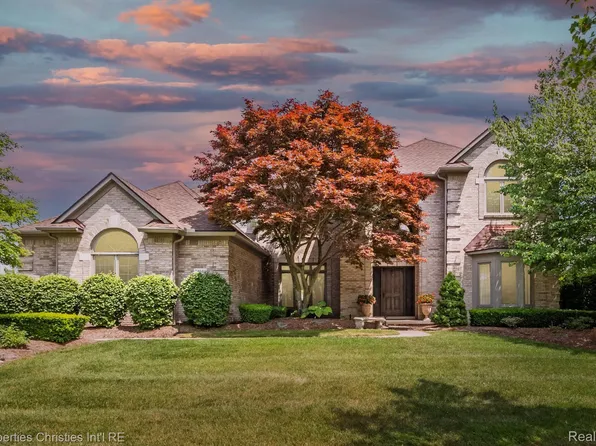 24044 Windridge Ln, Novi, MI 48374