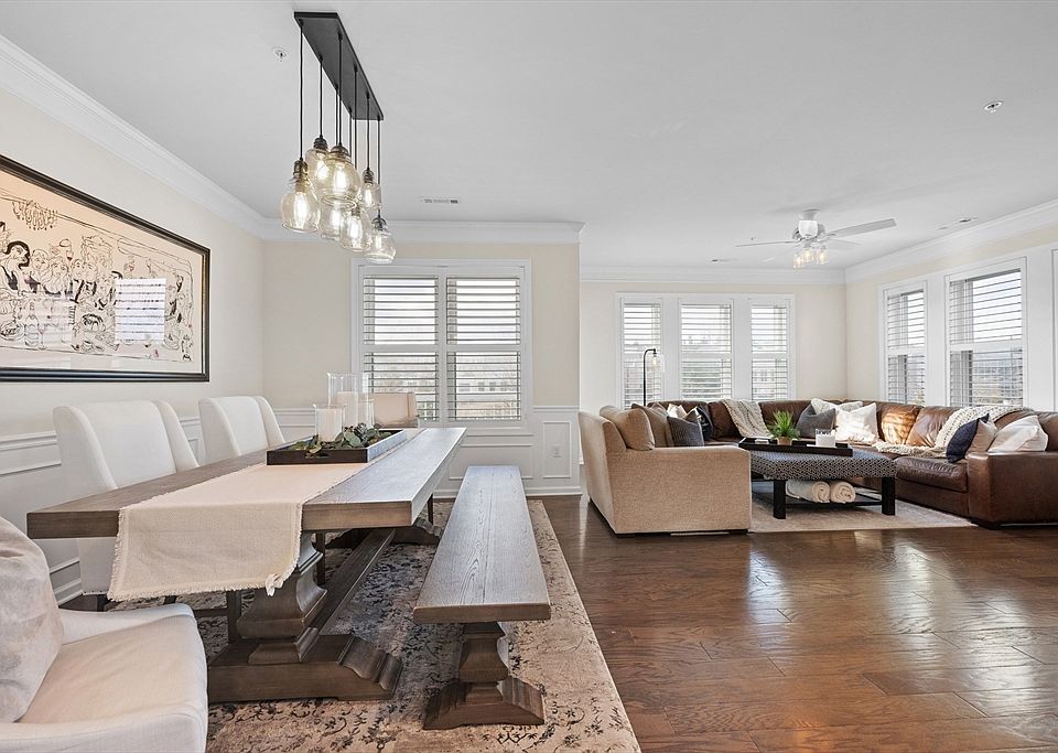 1st image of 120 University Ave #2107