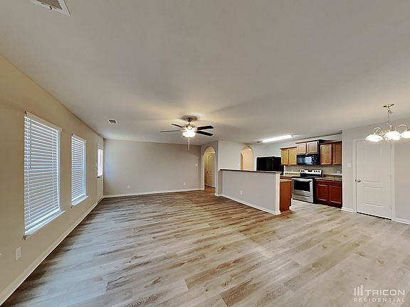 3rd image of 1031 Stanwyck Ave