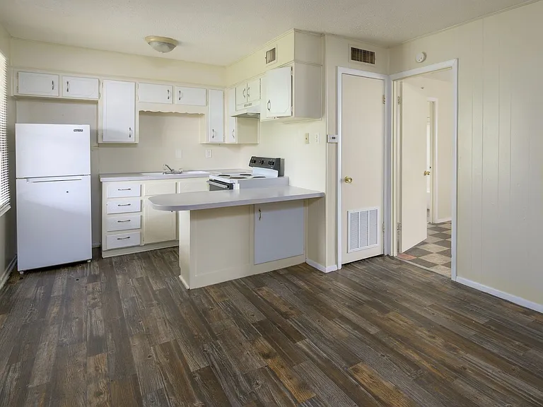 307 E Bryce Ave — Photo 8