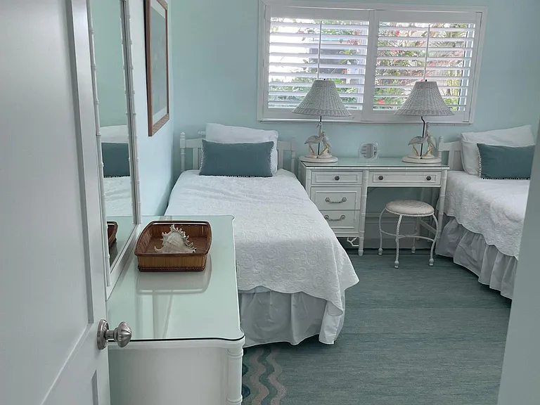2100 Gulf Shore Blvd N #100 — Photo 23