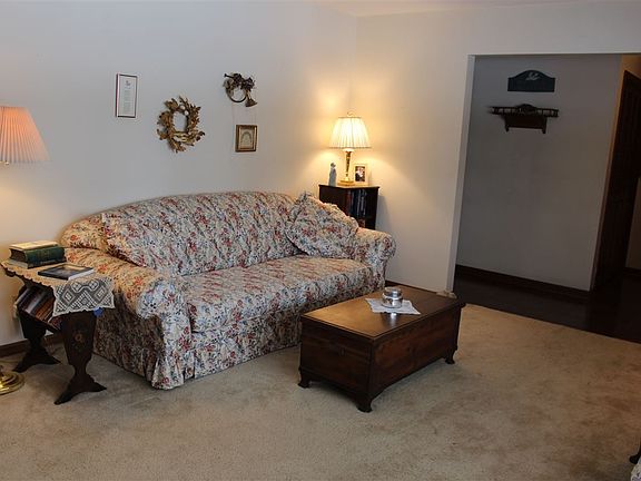 3rd image of 3356 Montlake Dr
