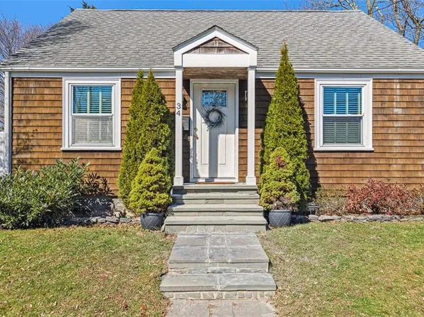 34 Walter St, Barrington, RI 02806