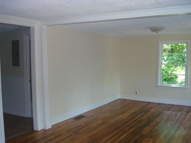 2nd image of 2521 Davenport St SE