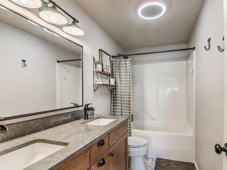 108 N Galena St — Photo 9