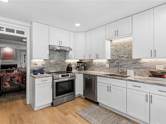 5th image of 565 Salem Woods Dr SE