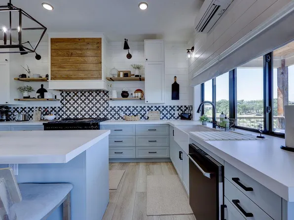 22516 Felicia Dr, Spicewood, TX 78669