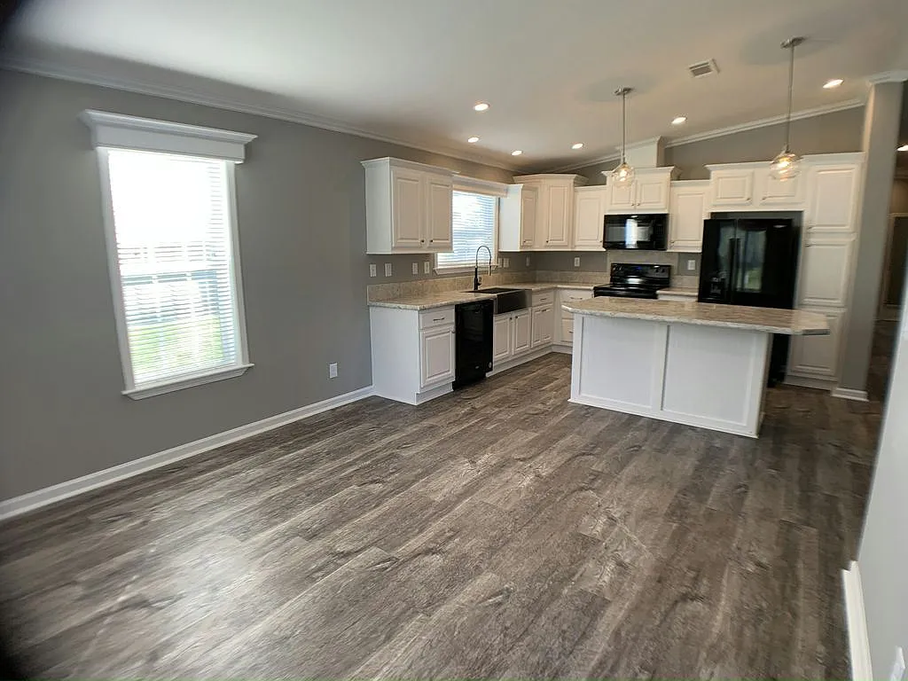 3 bed, 2.0 bath, 1372 sqft, $1,529 — Photo 4