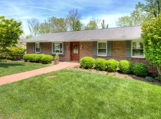 85 Camelot Dr, Huntington, WV 25701