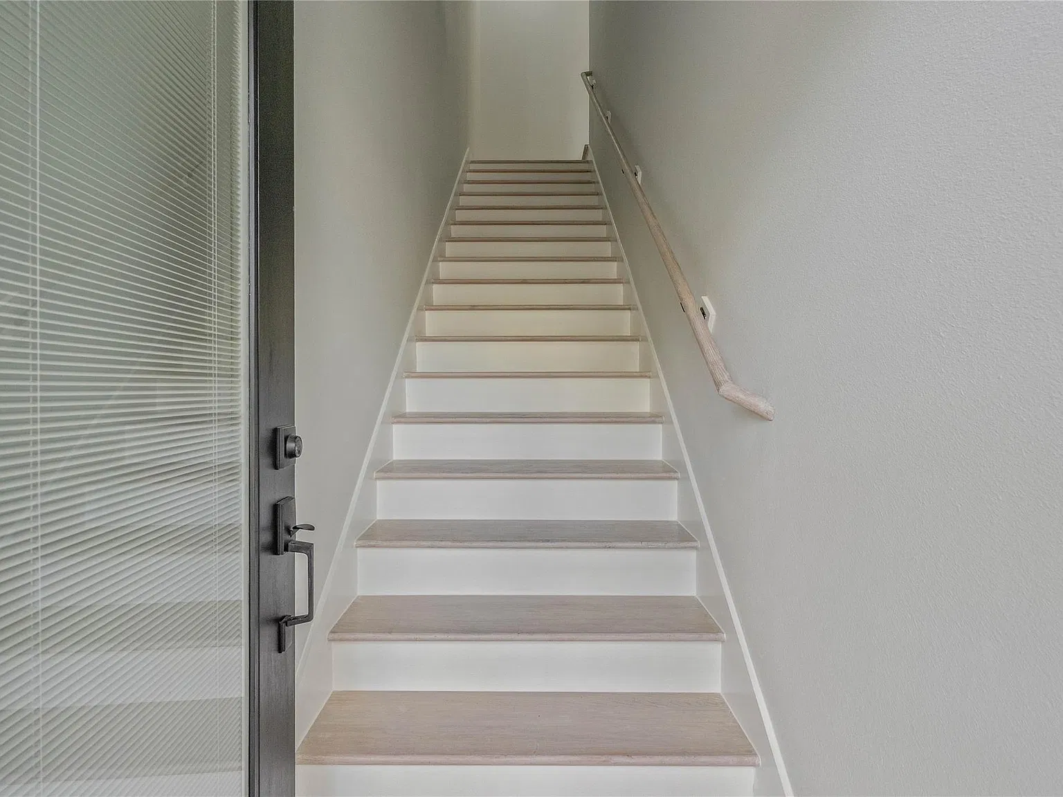 2 bed, 2.0 bath, 1126 sqft, $2,000 — Photo 3