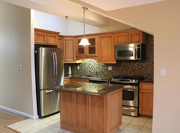 3rd image of 1408 Outlook Ave Unit 3
