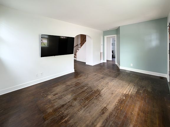 5th image of 543 Stevenson St