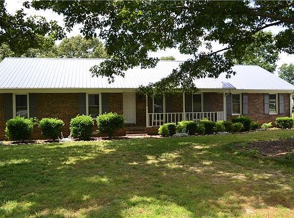 2nd image of 1006 Beech Dr N