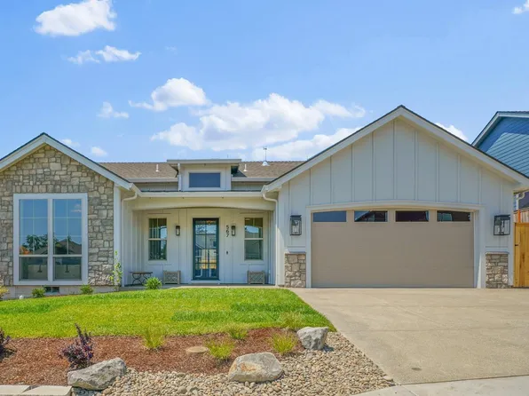 567 NW Cascade Mountain Dr, Dallas, OR 97338