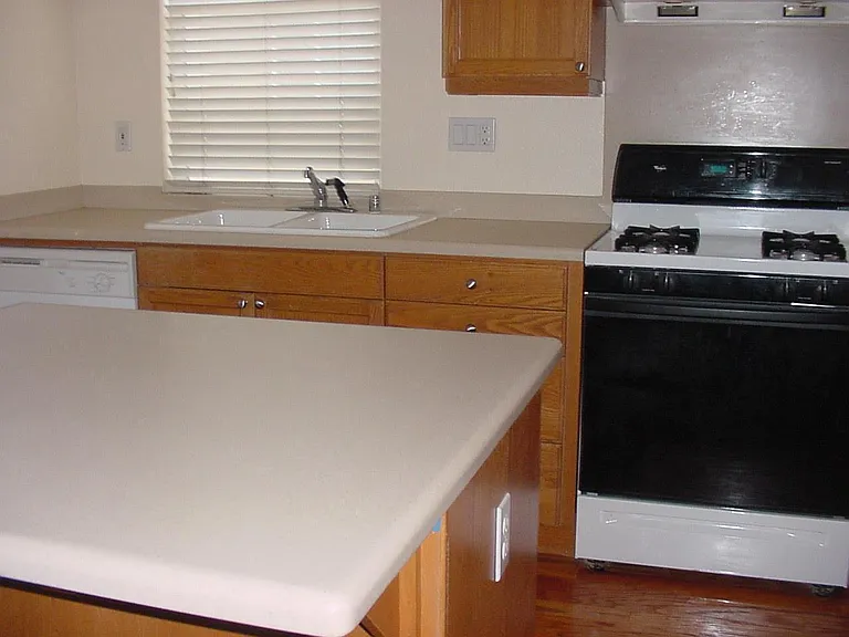 820 Towne Dr — Photo 2