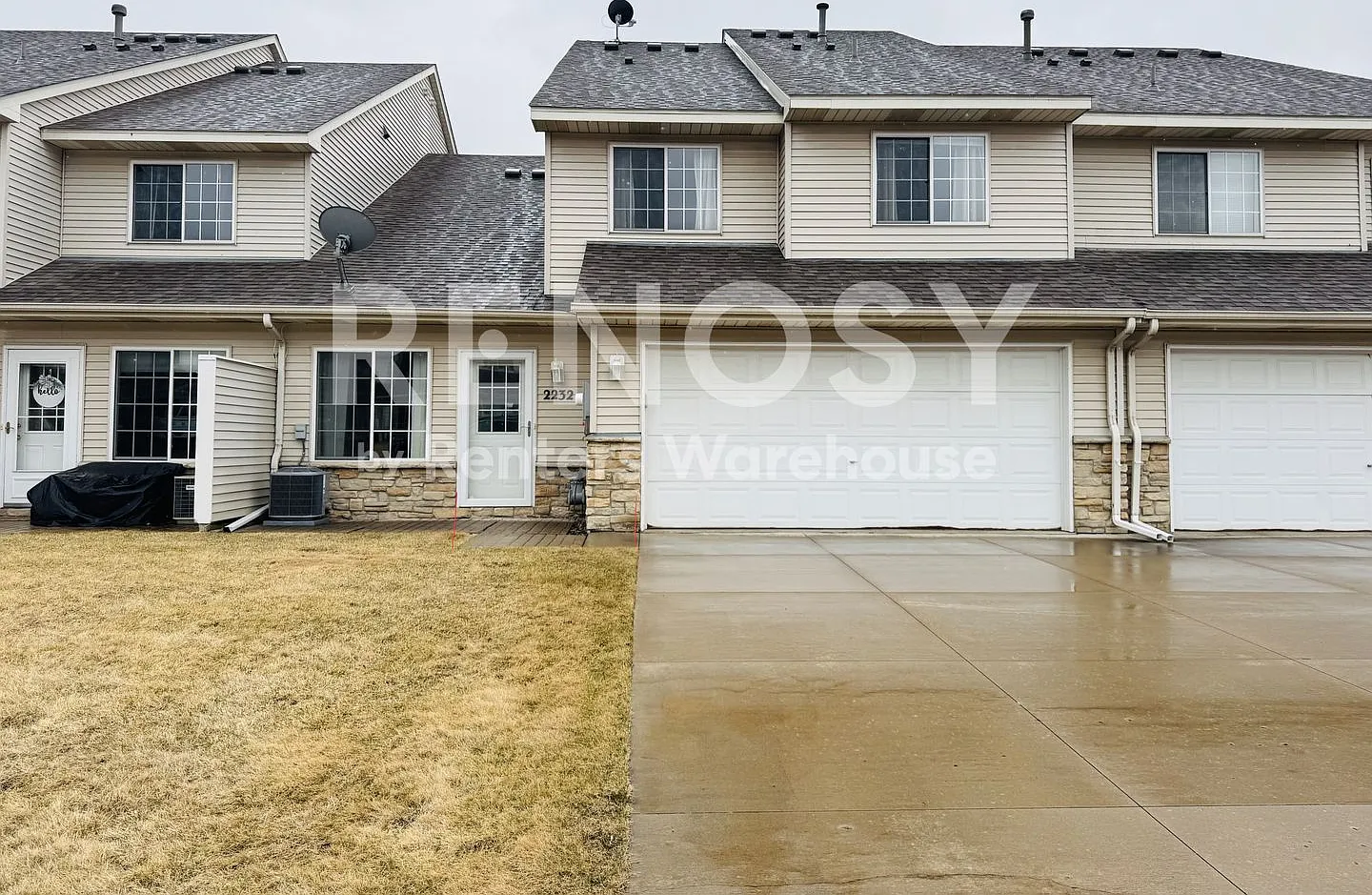 Available Today - huge townhome 2 bedroom 2 bath townhome in Shakopee! — Photo 1