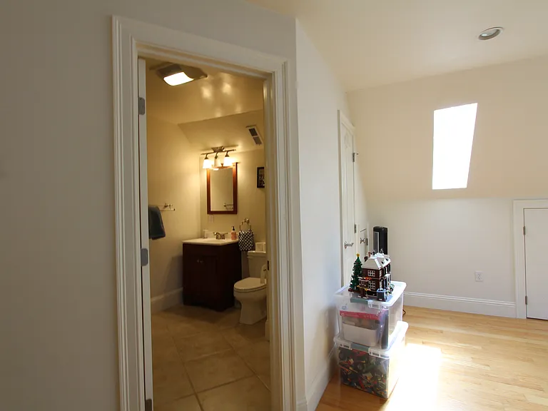 31 Florence St #31 — Photo 44