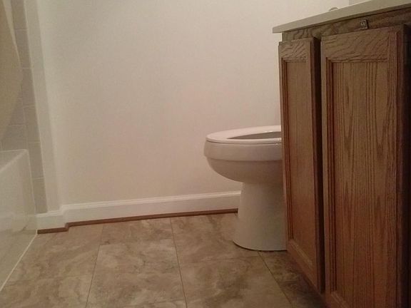 Upper level full bath