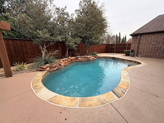 3rd image of 8116 Canyon Oak Dr