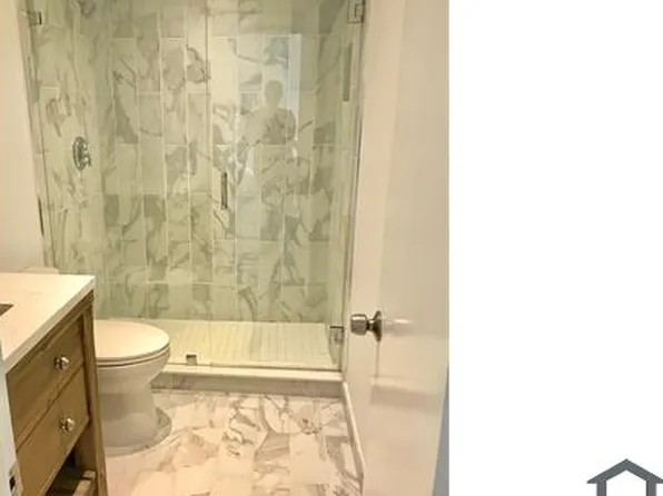 1640 W Golfview Dr, Hollywood, FL 33026