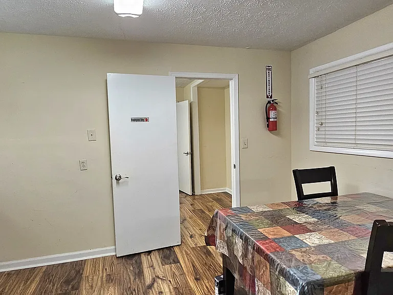 3223 Shallowford Rd NE — Photo 2
