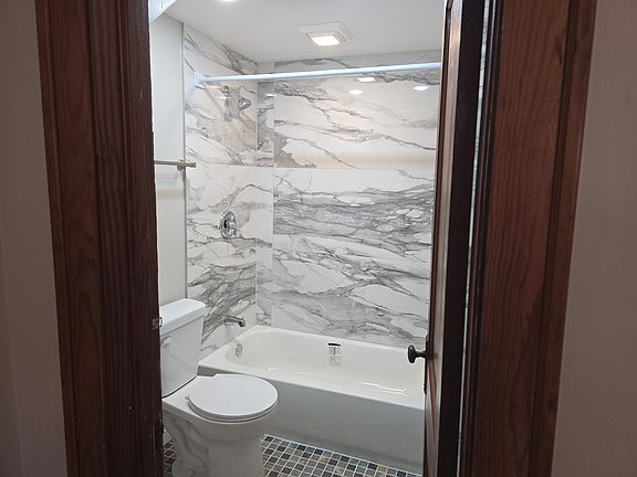 3rd image of 4852 S Wood St #2R