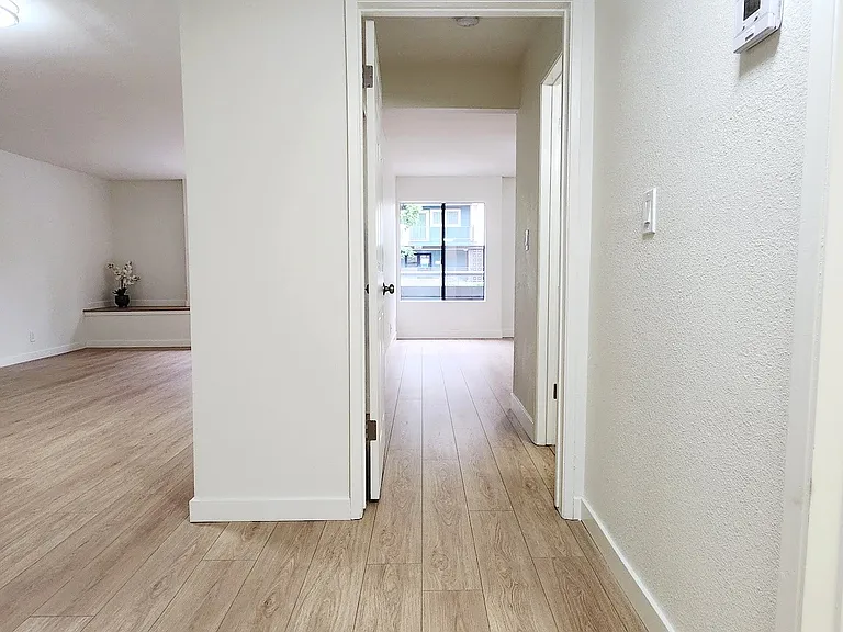1141 N Columbus Ave — Photo 28