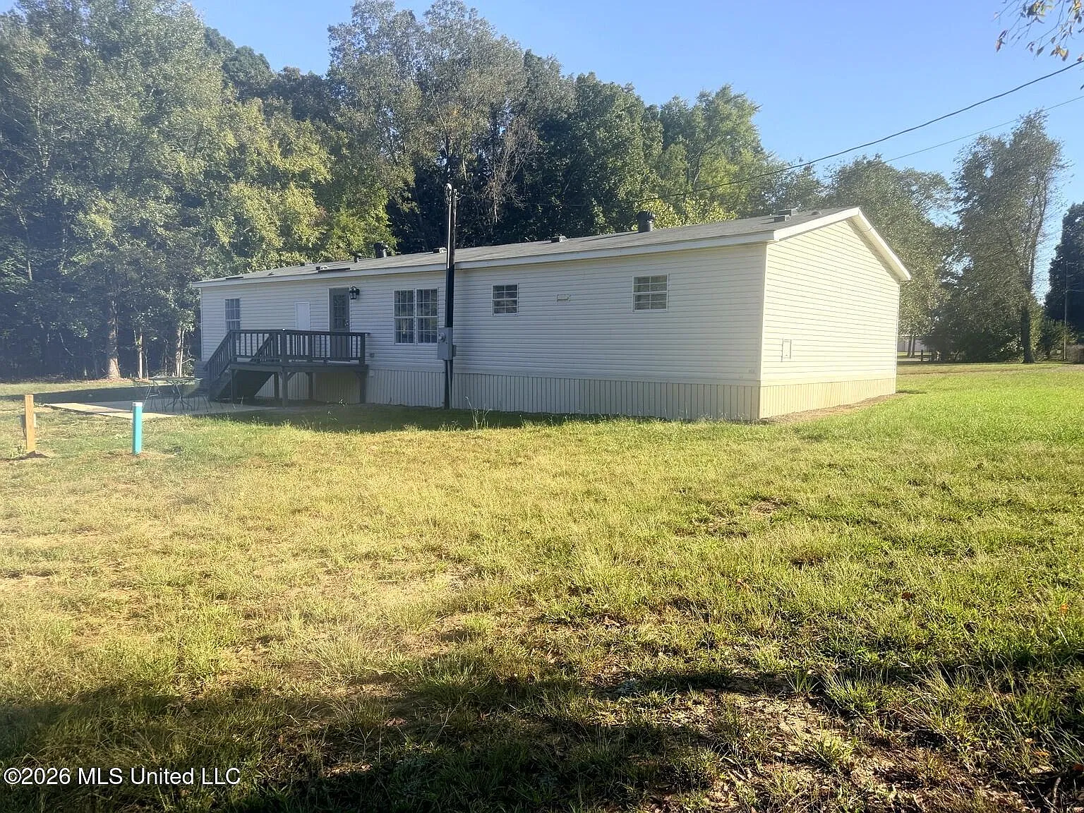 4 bed, 2.0 bath, 1792 sqft, $2,500 — Photo 2
