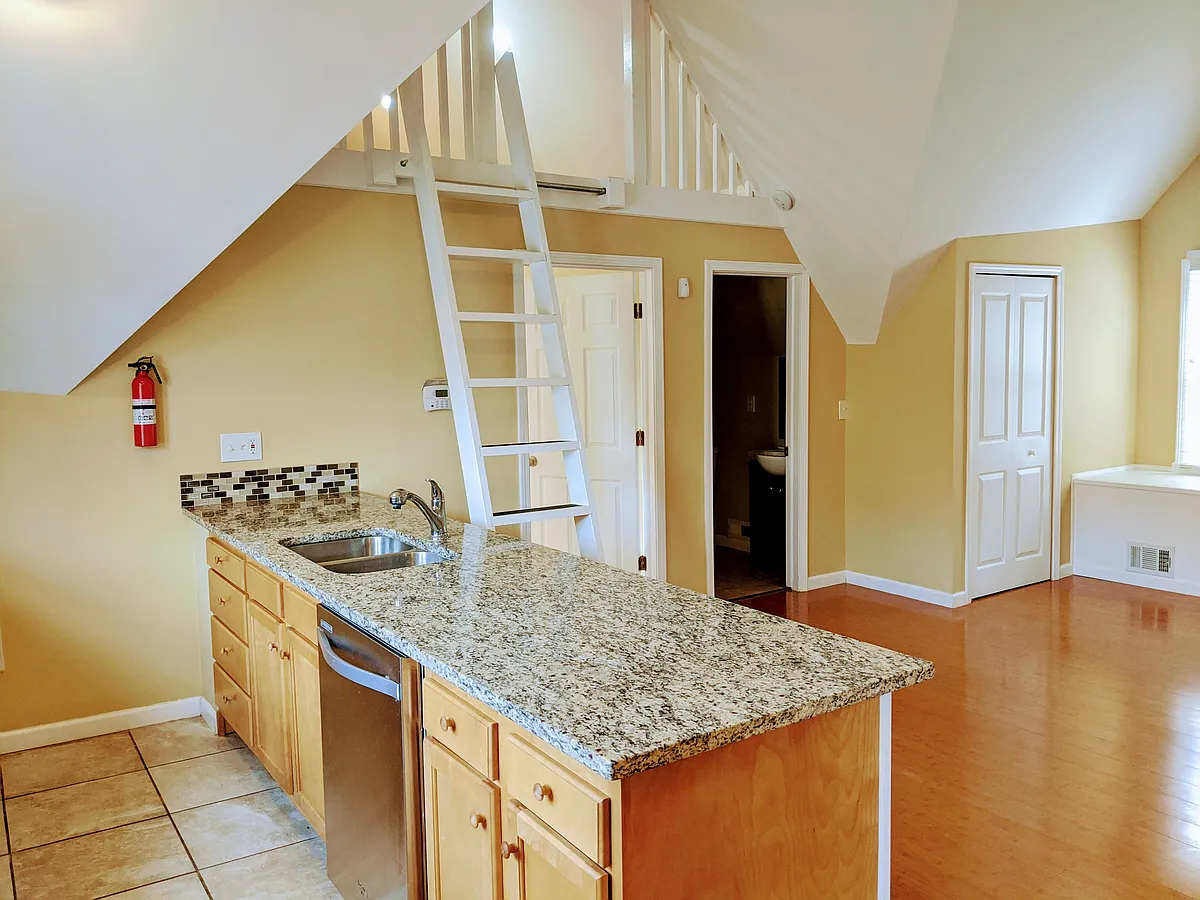 Photo 2 of 32 - 4759 Trumbull St #3 - Detroit, MI Building Photo - 4759 Trumbull St #3