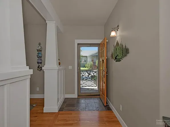 20616 Jayhawk Ln, Bend, OR 97702