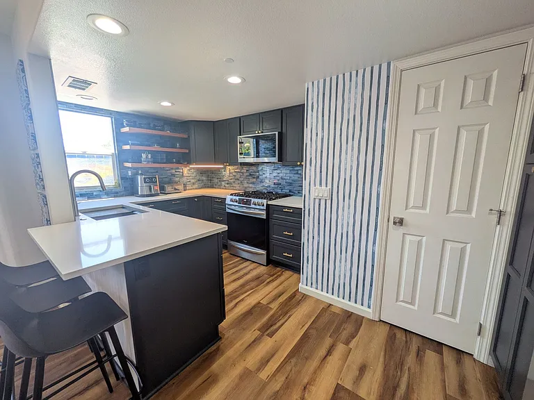 3051 Augusta St #14 — Photo 2