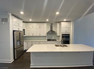 17 Kelsch Morris Plns, Morris Plains, NJ 07950