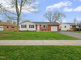 2418 Hollybrook Dr, Findlay, OH 45840