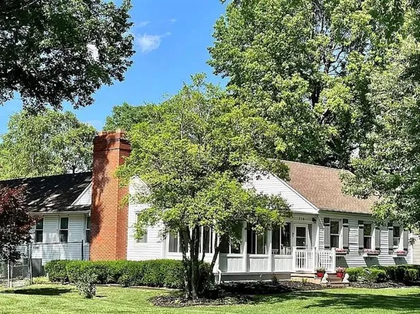 716 Ramona Pl, Godfrey, IL 62035