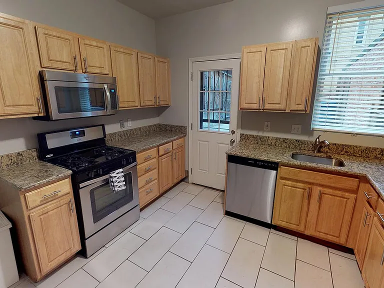 1815 Vernon St NW — Photo 3