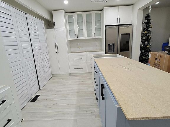 2nd image of 7 Merrydrew Ct