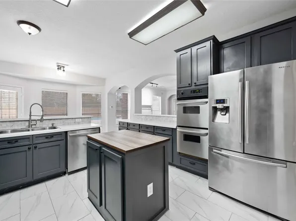 15 Finetta Ln, Alvin, TX 77511