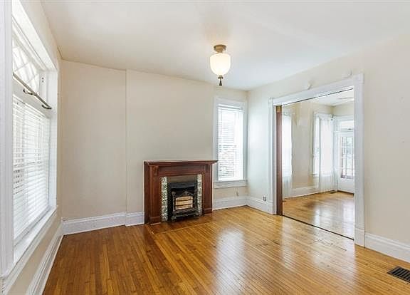 5th image of 4018 Oak St