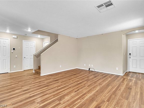 4th image of 9219 Weeping Water Ave